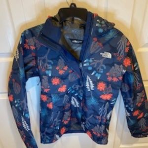 North Face rain jacket; XS. Never worn.